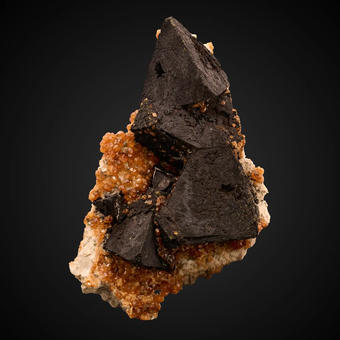 Helvite, Garnet v. Spessartine - image 1