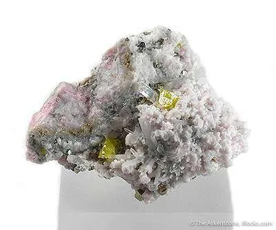 Helvite, Manganocalcite, Quartz image