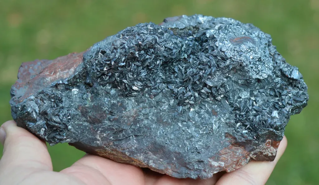 Hematite 1323 grams - Saphoz, Esmoulières, Faucogney-et-la-Mer, Haute-Saône, France - image 2