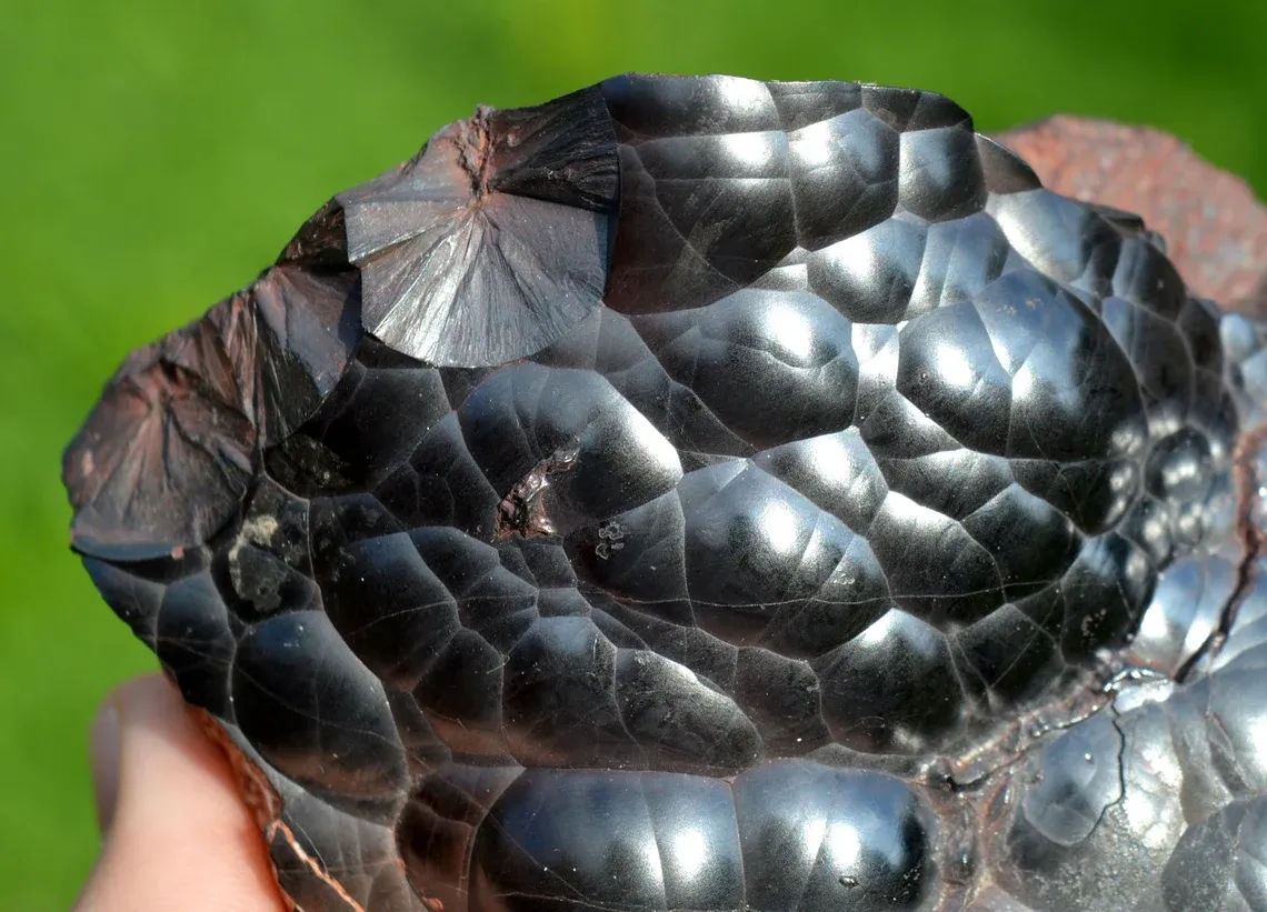 Hematite 1578 grams - Irhoud Mine, Youssoufia Province, Marrakesh-Safi Region, Morocco - image 2