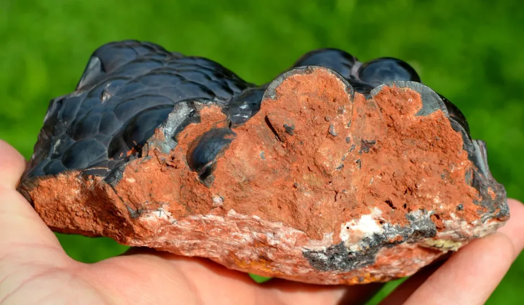 Hematite 1578 grams - Irhoud Mine, Youssoufia Province, Marrakesh-Safi Region, Morocco - image 8