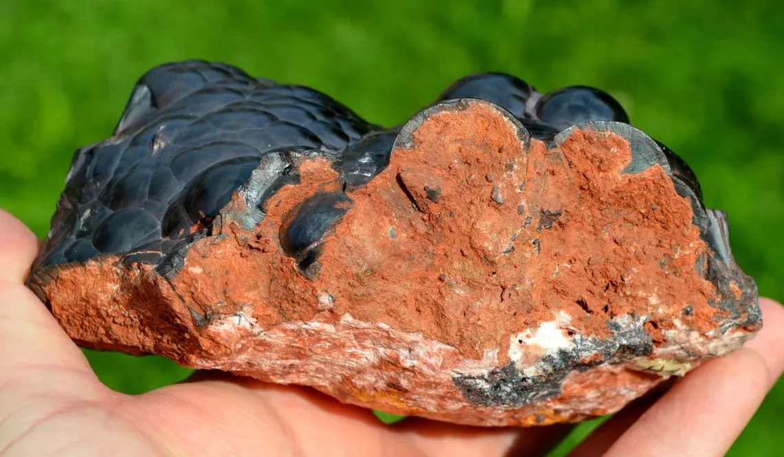 Hematite 1578 grams - Irhoud Mine, Youssoufia Province, Marrakesh-Safi Region, Morocco - image 8