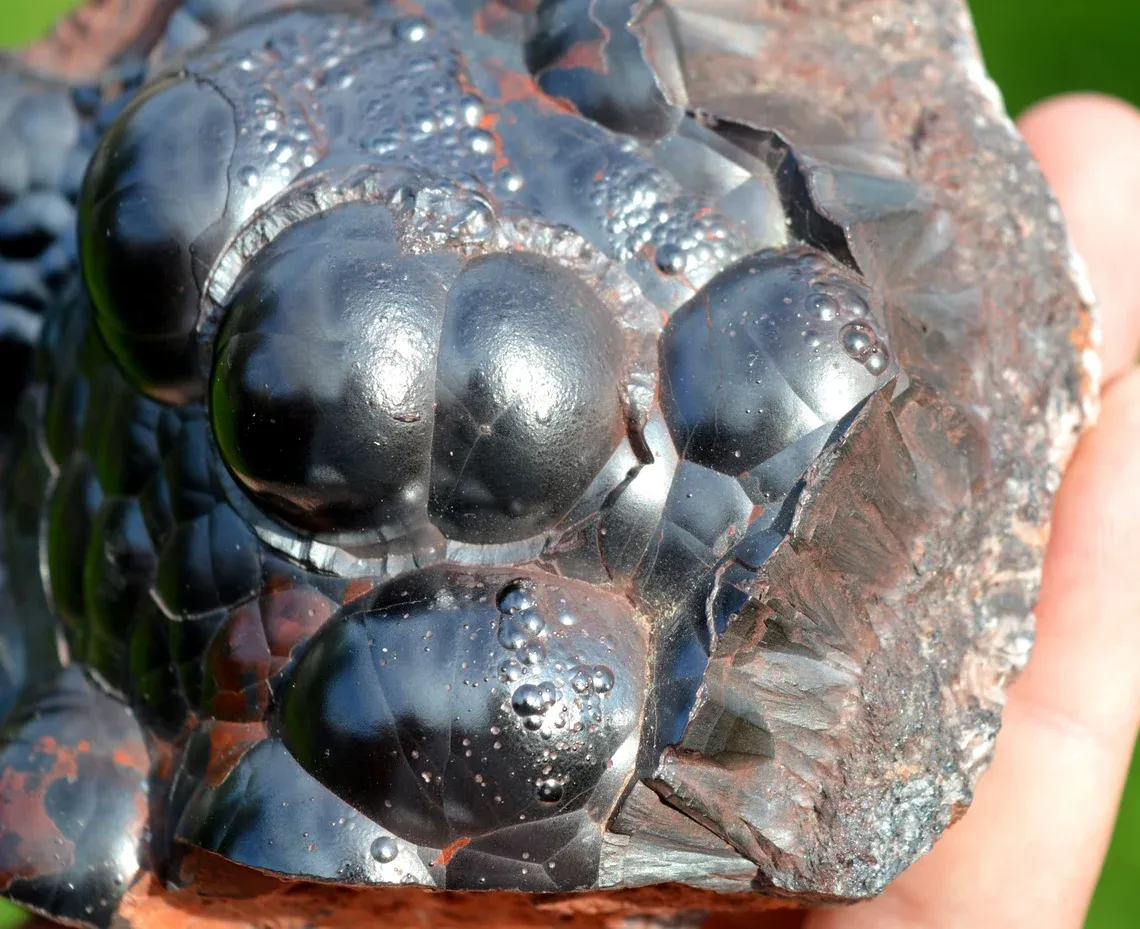 Hematite 1578 grams - Irhoud Mine, Youssoufia Province, Marrakesh-Safi Region, Morocco - image 5