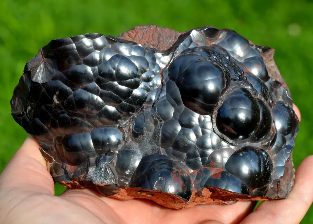 Hematite 1578 grams - Irhoud Mine, Youssoufia Province, Marrakesh-Safi Region, Morocco image