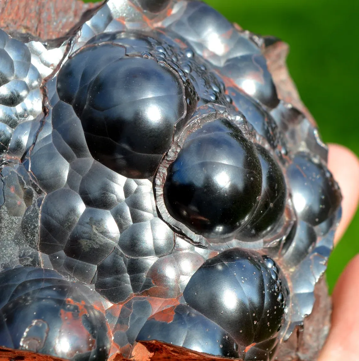 Hematite 1578 grams - Irhoud Mine, Youssoufia Province, Marrakesh-Safi Region, Morocco - image 3