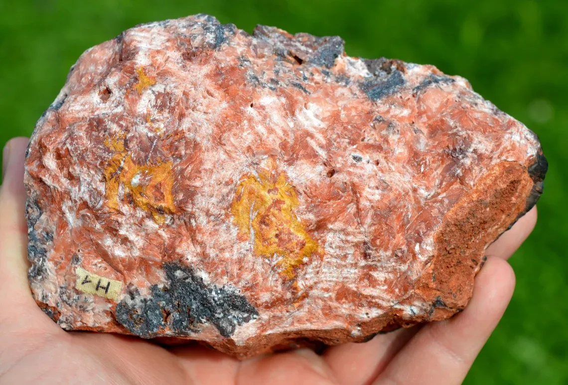 Hematite 1578 grams - Irhoud Mine, Youssoufia Province, Marrakesh-Safi Region, Morocco - image 9