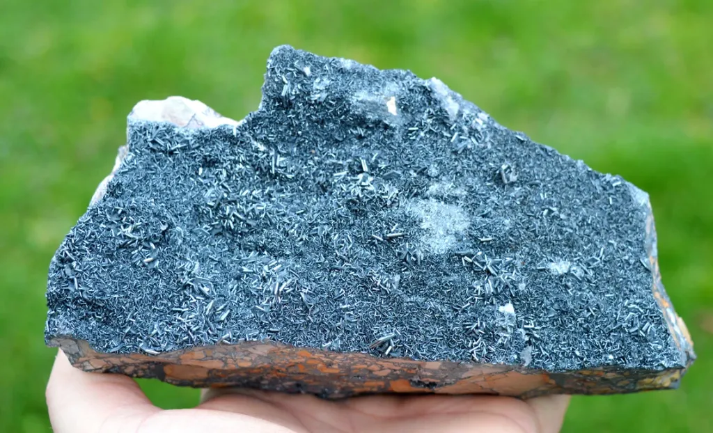 Hematite 1730 grams - Stahlberg Mt., Rimbach-près-Masevaux, Alsace, France image
