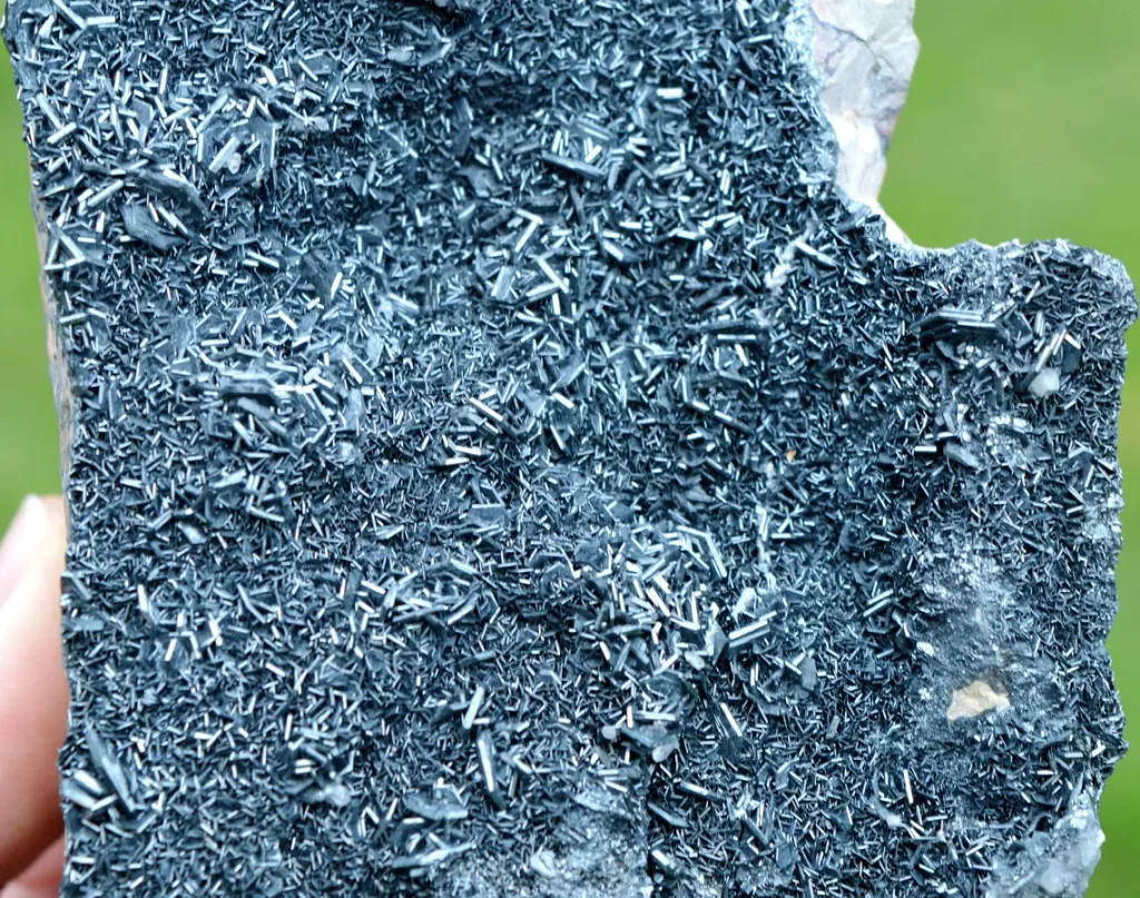 Hematite 1730 grams - Stahlberg Mt., Rimbach-près-Masevaux, Alsace, France - image 3