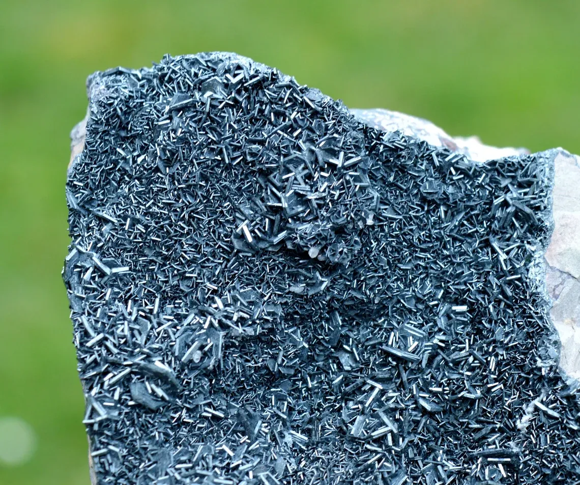 Hematite 1730 grams - Stahlberg Mt., Rimbach-près-Masevaux, Alsace, France - image 2