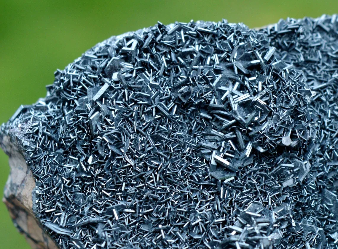 Hematite 1730 grams - Stahlberg Mt., Rimbach-près-Masevaux, Alsace, France - image 8