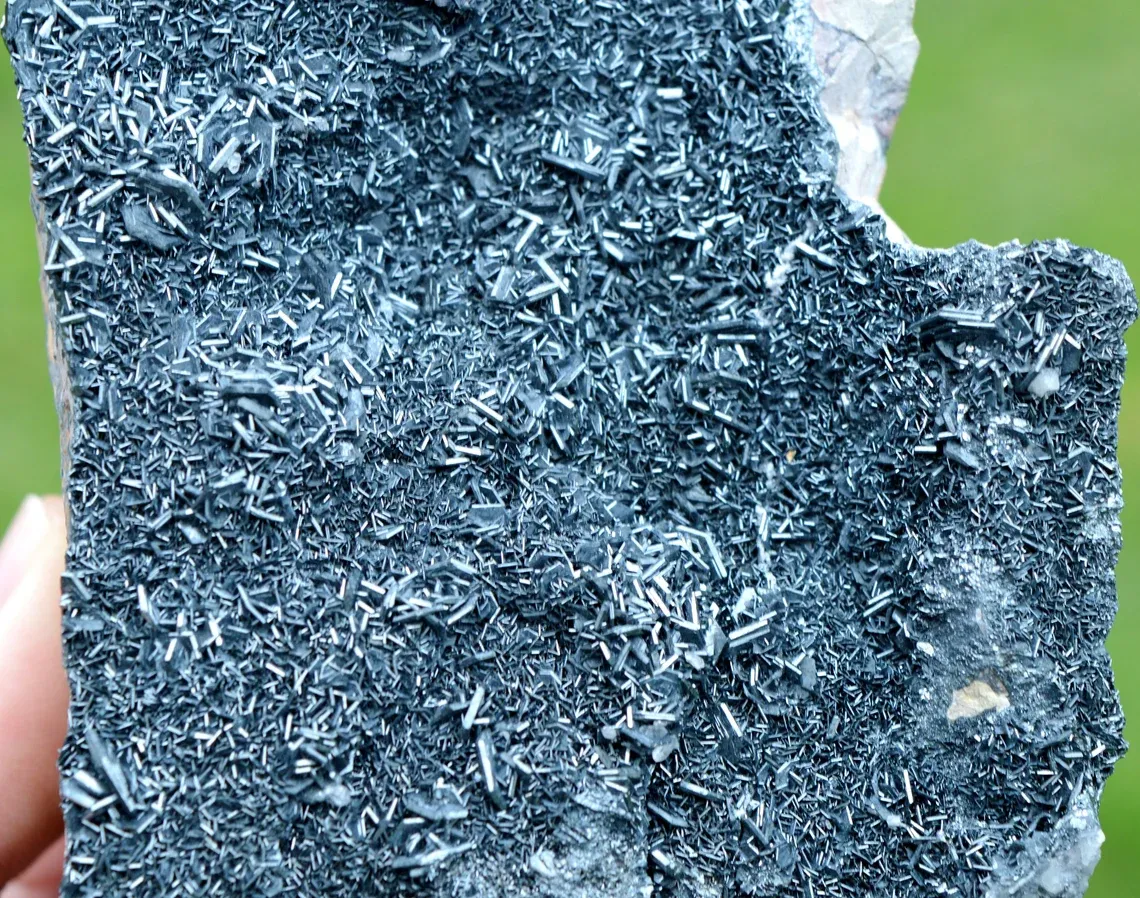 Hematite 1730 grams - Stahlberg Mt., Rimbach-près-Masevaux, Alsace, France - image 3