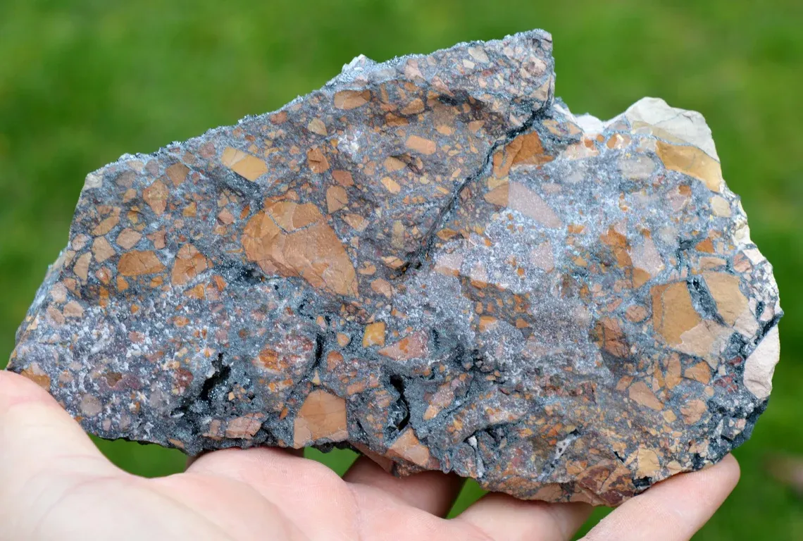 Hematite 1730 grams - Stahlberg Mt., Rimbach-près-Masevaux, Alsace, France - image 9