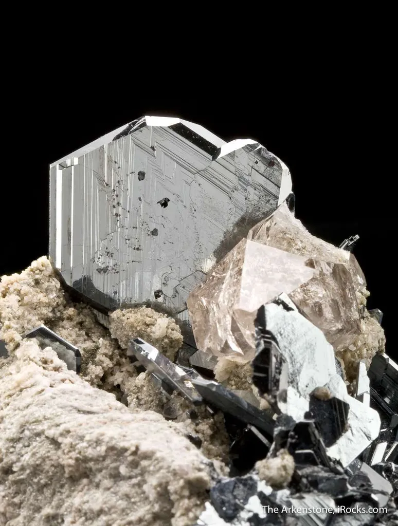 Hematite and Quartz on Granite - image 4