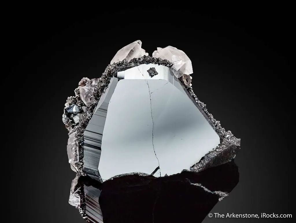 Hematite, Calcite, Hausmannite image