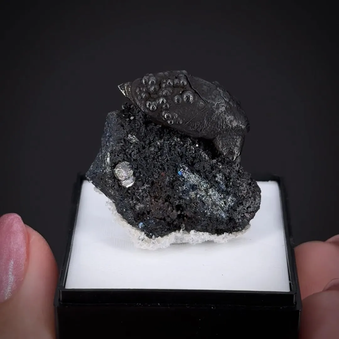 Hematite coating Smithsonite - image 2