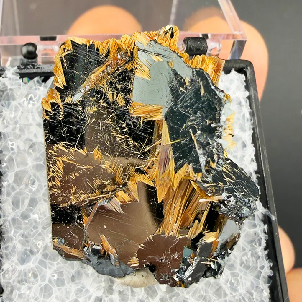 Hematite from Novo Horizonte, Bahia, Brazil - image 1