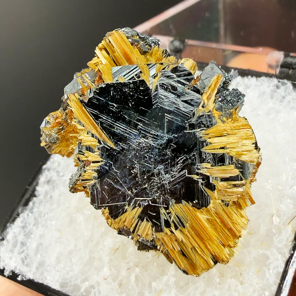 Hematite from Novo Horizonte, Bahia, Brazil - image 1