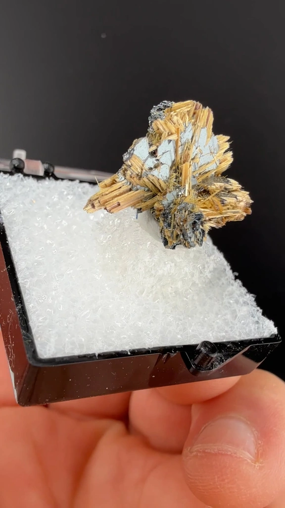 Hematite from Novo Horizonte, Bahia, Brazil - image 2