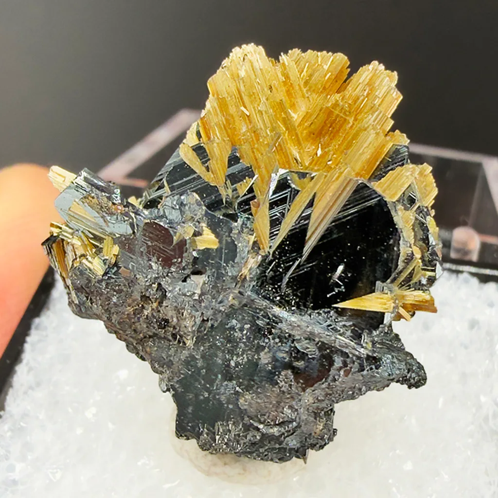 Hematite from Novo Horizonte, Bahia, Brazil - image 1
