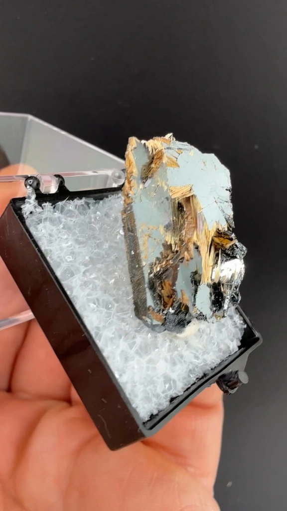 Hematite from Novo Horizonte, Bahia, Brazil - image 2
