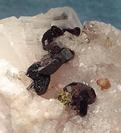 Hematite, Magnesite - image 2