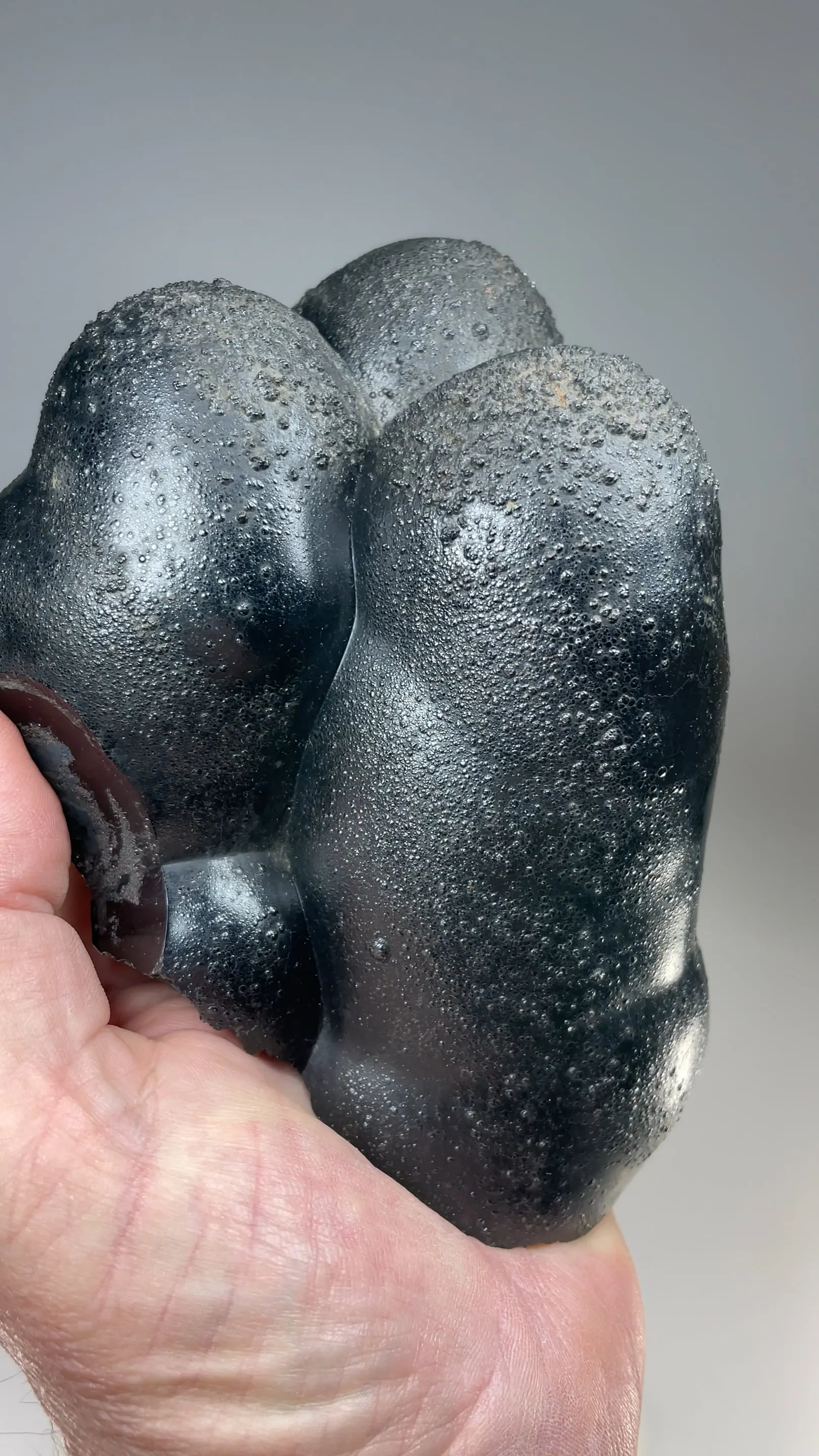 Hematite on Psilomelane - image 2