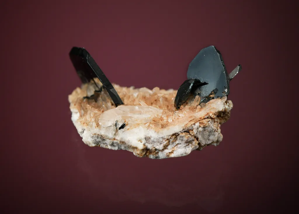 Hematite on Quartz - image 3