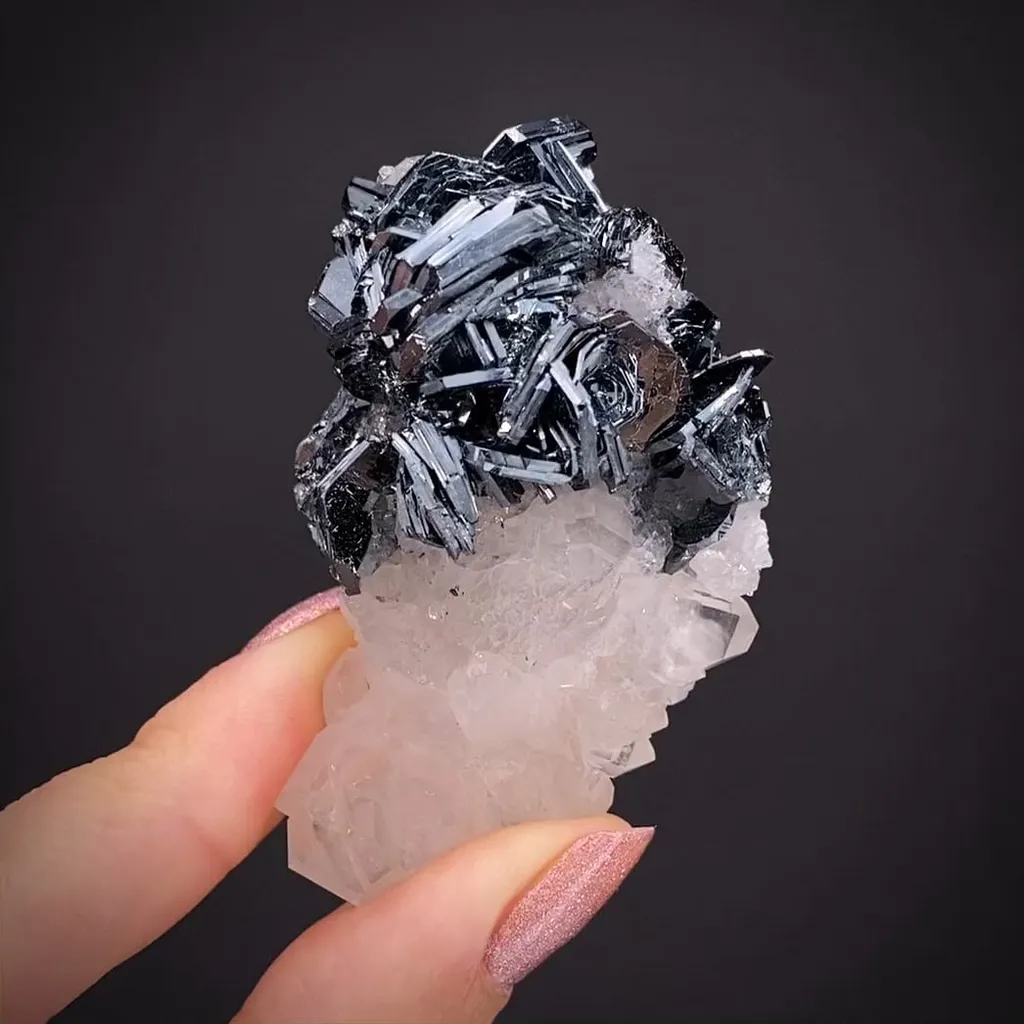 Hematite on Quartz image