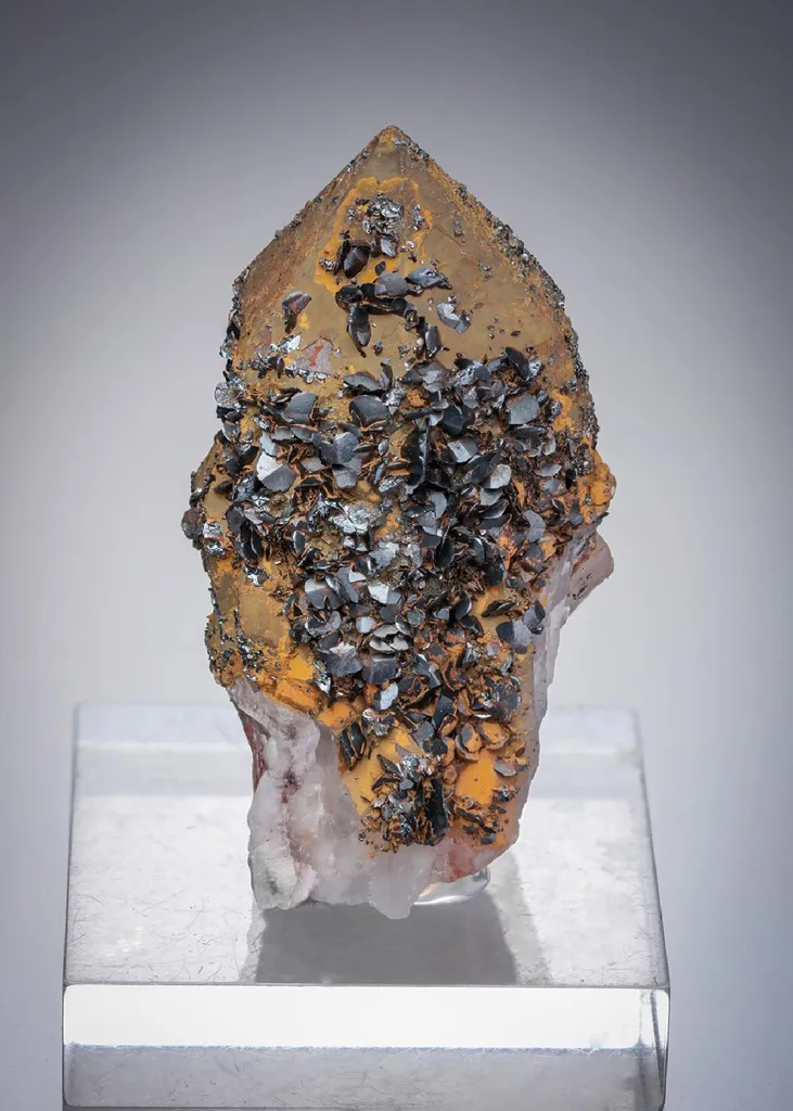 Hematite on Quartz image