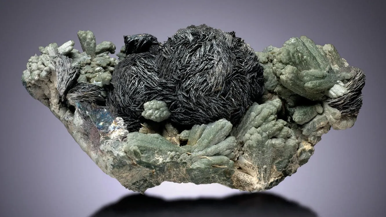 Hematite, Quartz, Hedenbergite - image 1