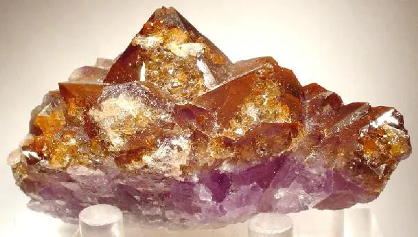 Hematite, Quartz (Var: Amethyst) image
