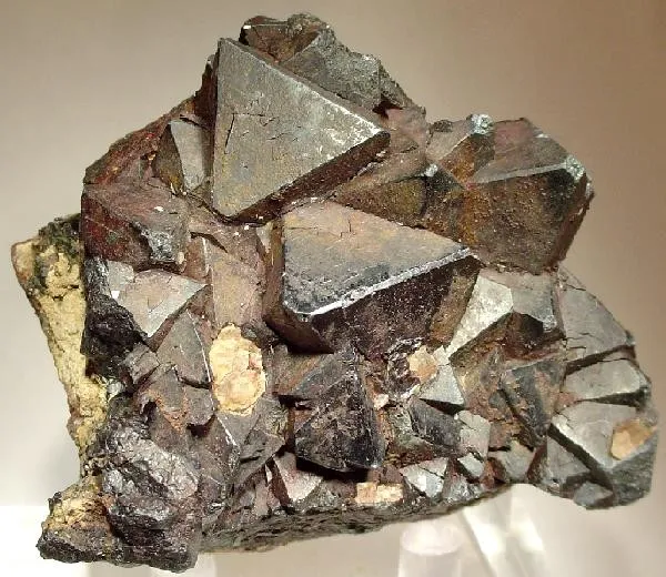 Hematite (Var: Martite), Magnetite image