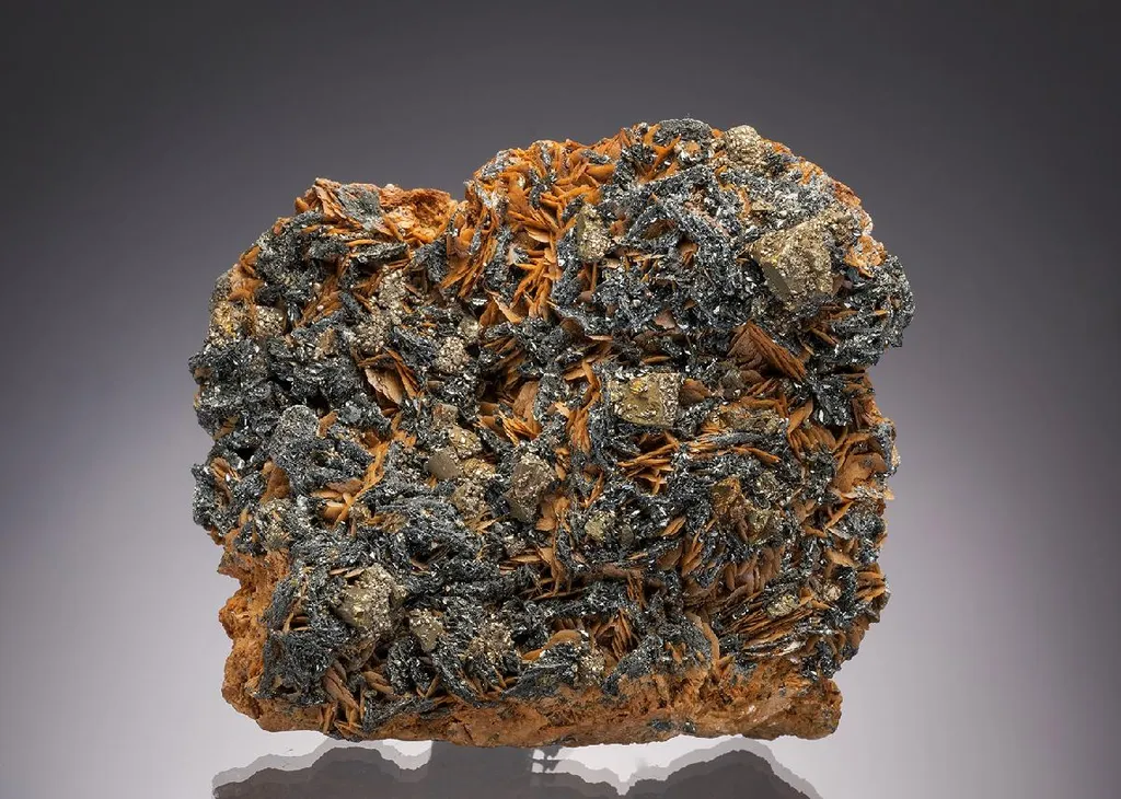 Hematite with Chalcopyrite on Siderite image