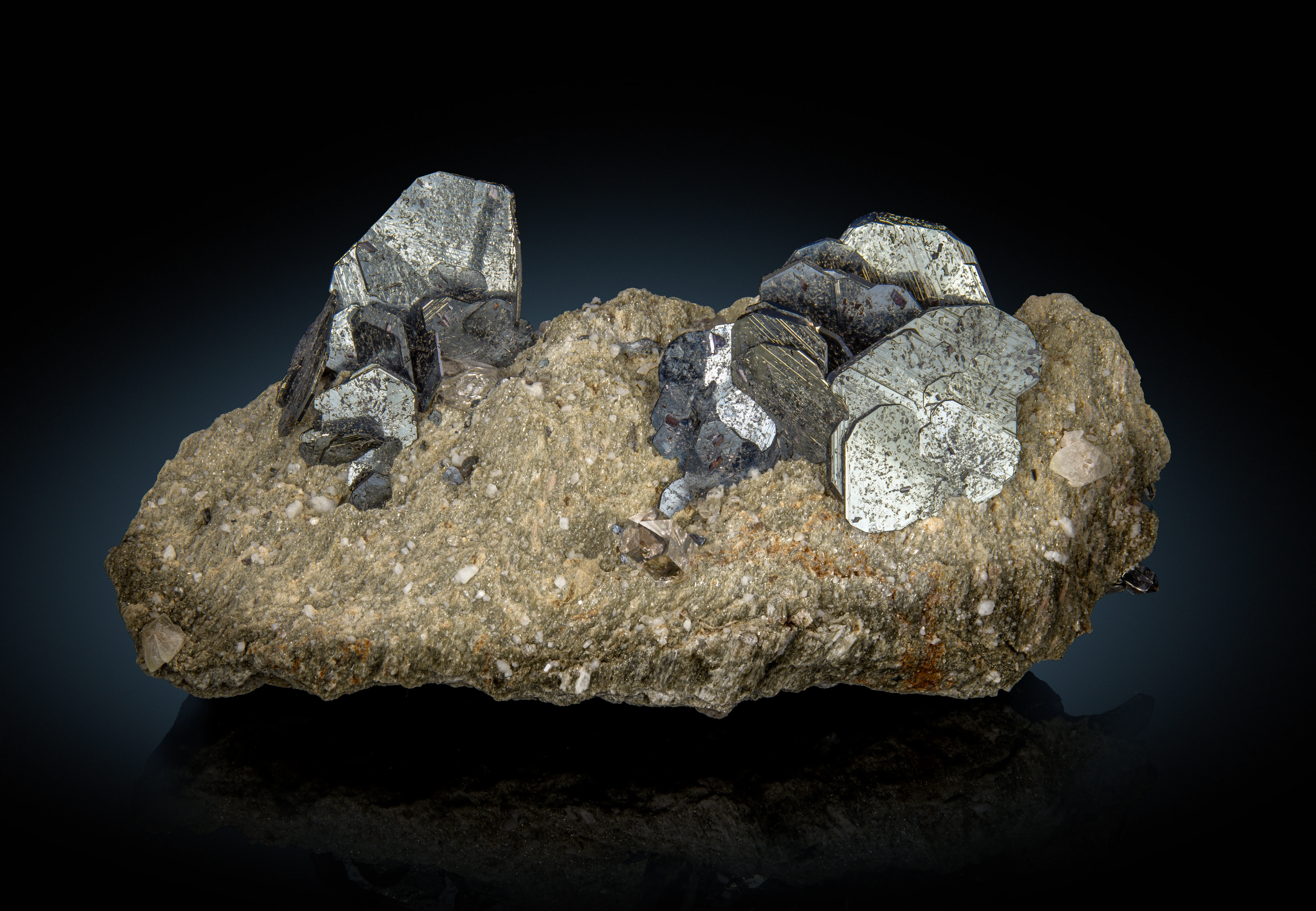 Hematite with epitaxial Rutile & quartz - image 1