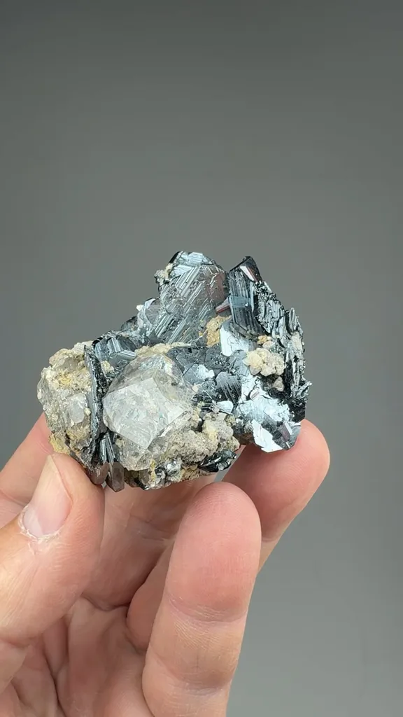 Hematite with Quartz - image 2