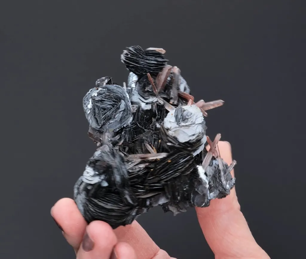 Hematite with Quartz - image 2