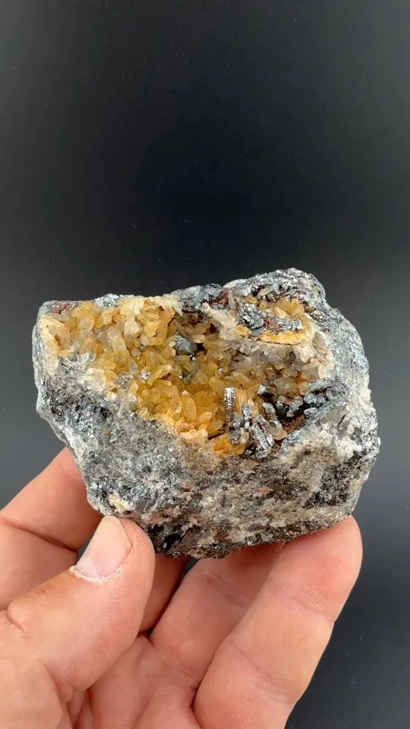 Hematite with Quartz image