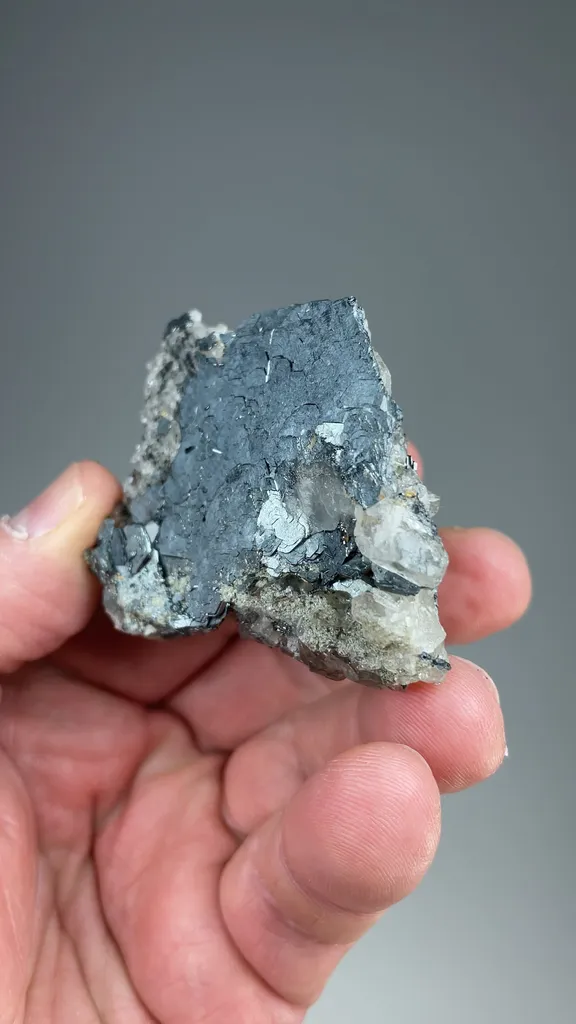 Hematite with Quartz - image 2