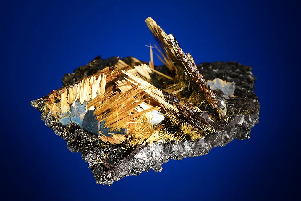 Hematite with Rutile - image 6