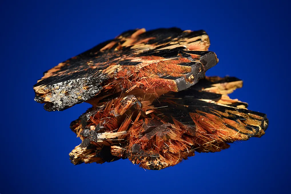Hematite with Rutile - image 4