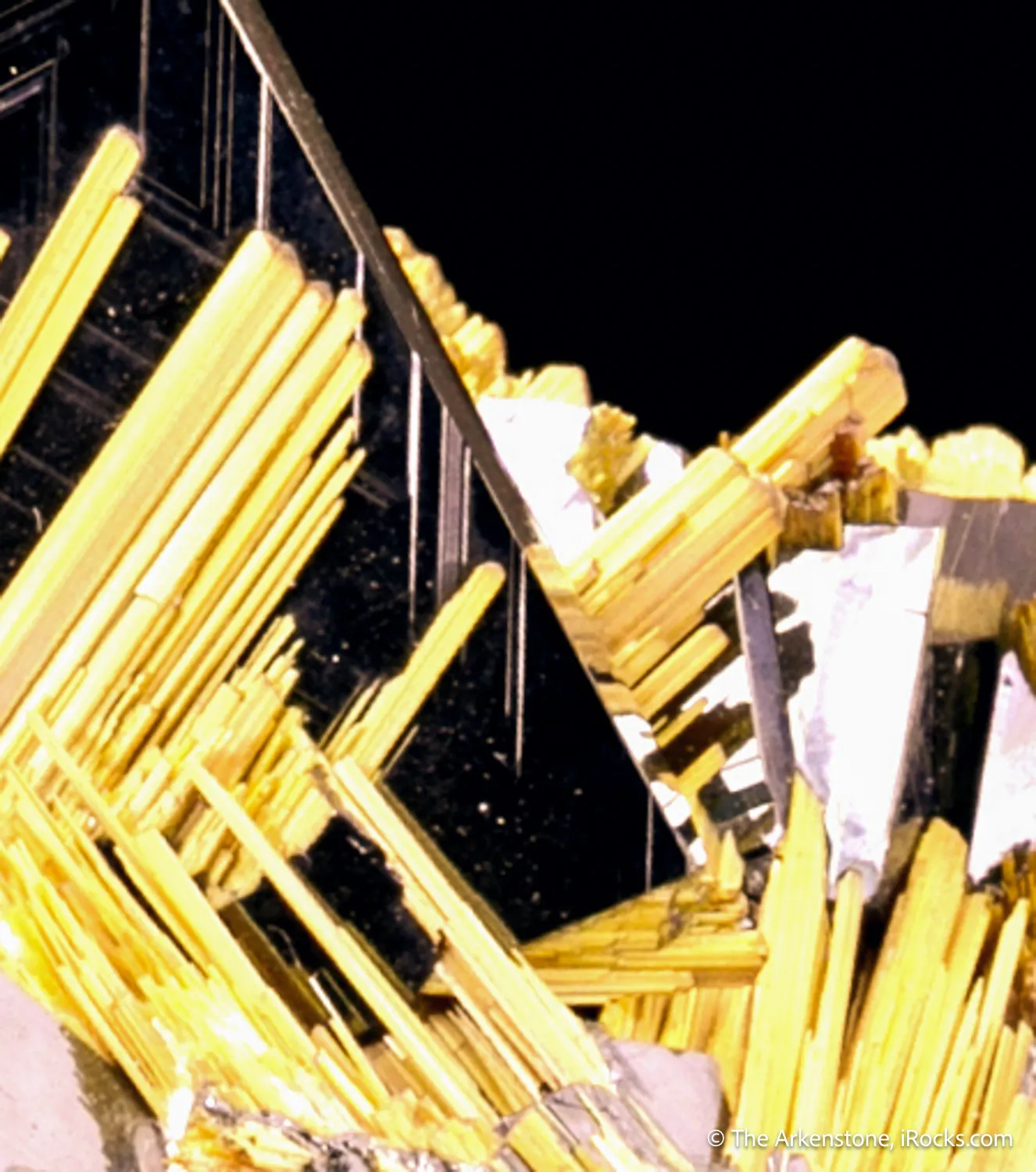 Hematite with Rutile - image 6