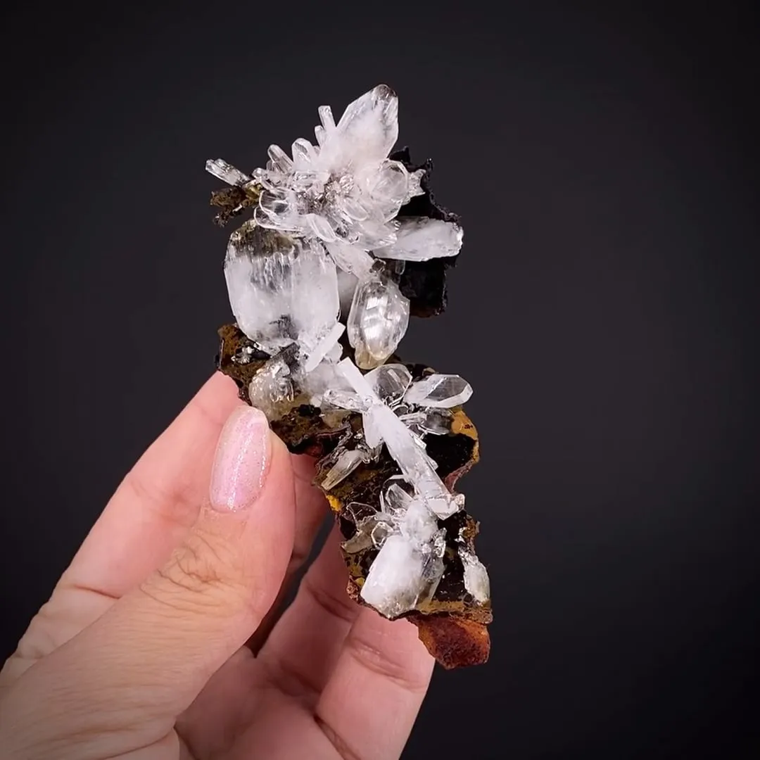 Hemimorphite on Limonite - image 2