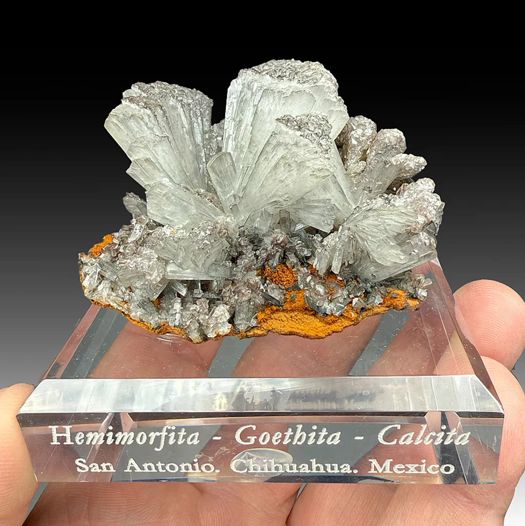 Hemimorphite with Calcite, Goethite image