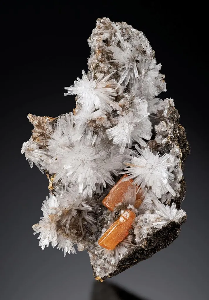 Hemimorphite, Wulfenite image