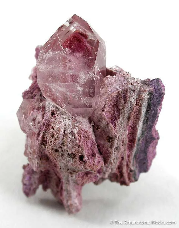 Hennomartinite and Sugilite in Quartz image
