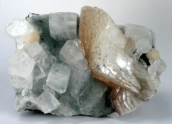 Heulandite-Ca, Apophyllite-(Kf) image