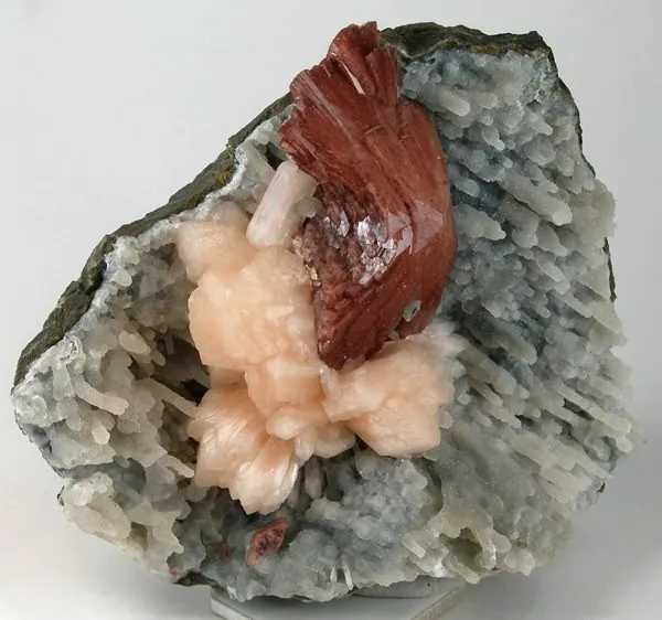 Heulandite-Ca, Stilbite-Ca, Quartz image