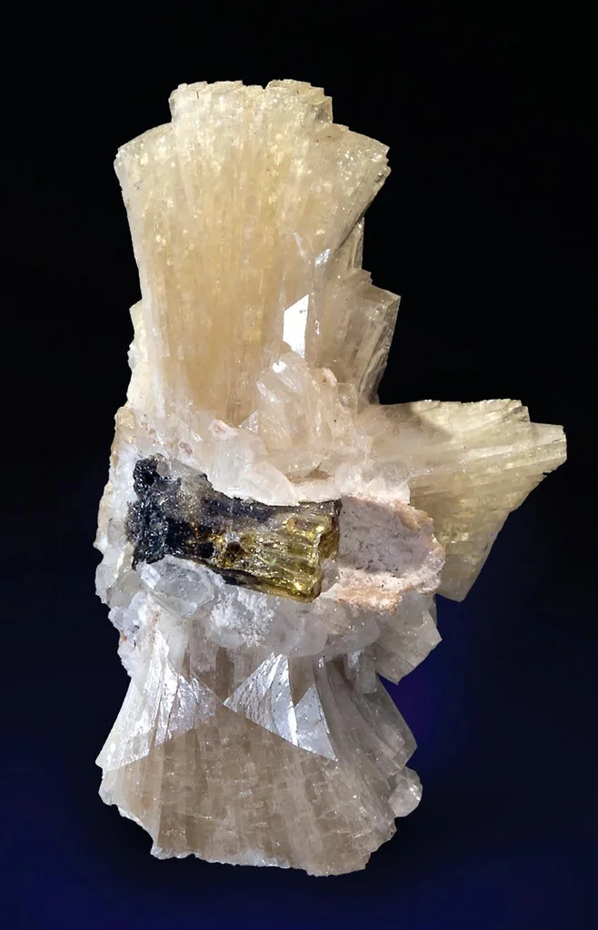 Heulandite, Elbaite image