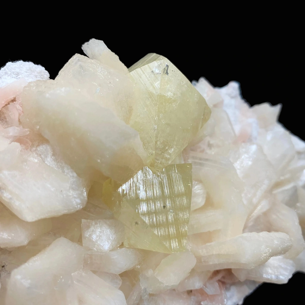 Heulandite from Nashik, Nashik District, Nashik Division, Maharashtra, India - image 5