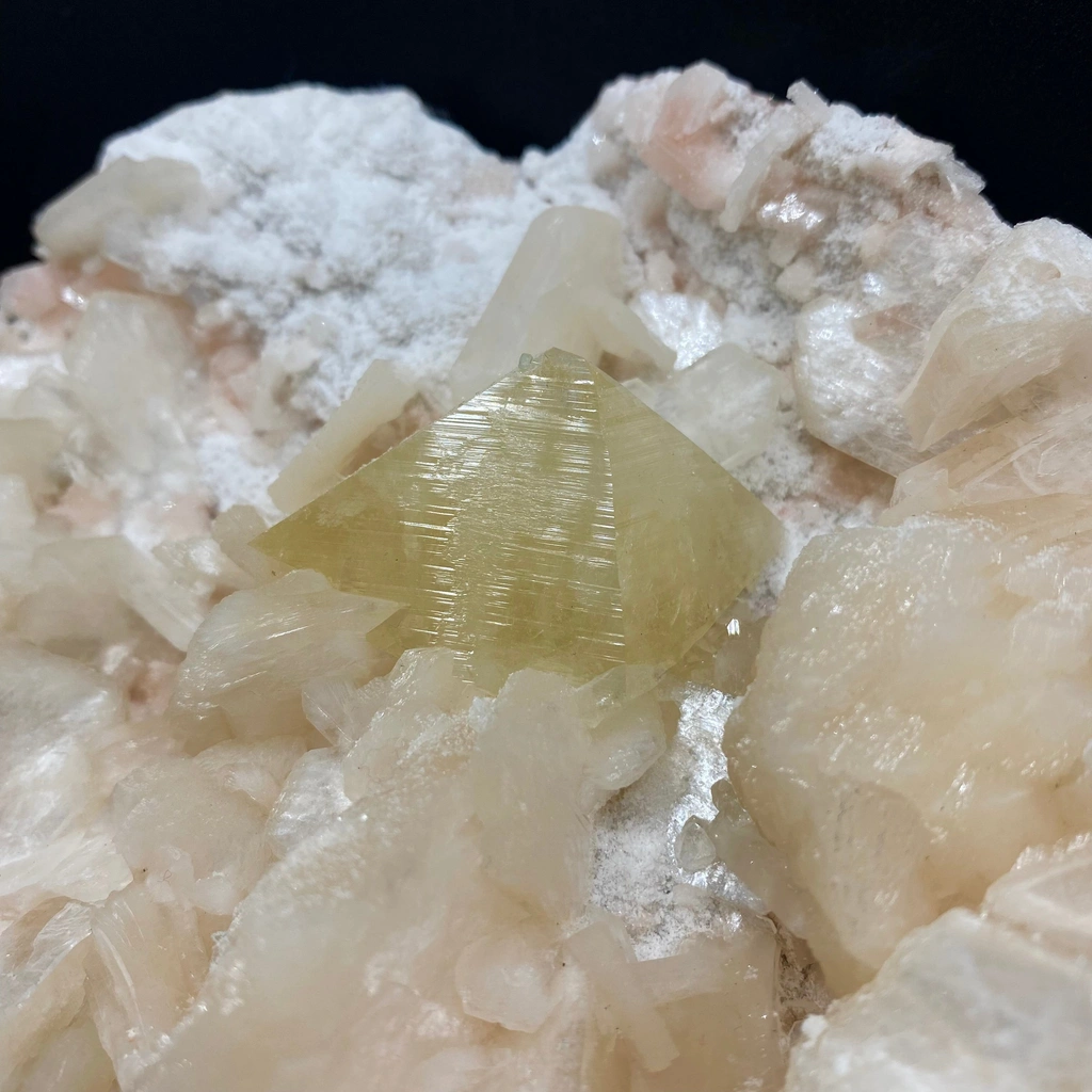 Heulandite from Nashik, Nashik District, Nashik Division, Maharashtra, India - image 2